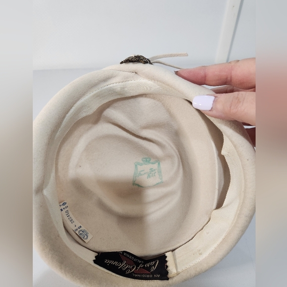 Vintage Cream Women's Hat with Pin Accent - Picture 4 of 7